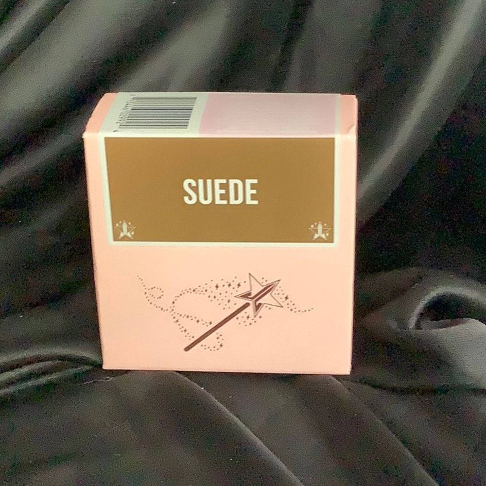 MAGIC STAR SETTING POWDER IN SUEDE-DEEP SKIN TONES WITH GOLDEN UNDERTONES
